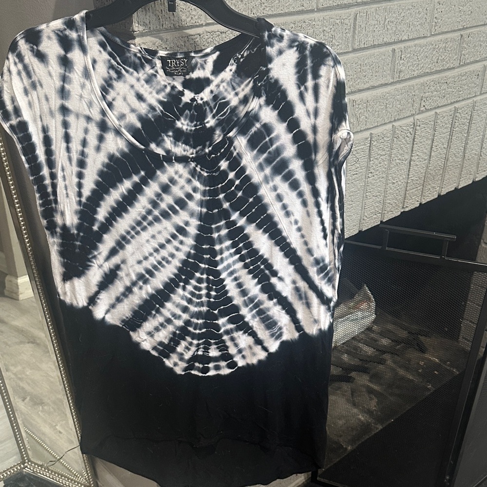 Tryst Monochrome Spiral Women's Tee